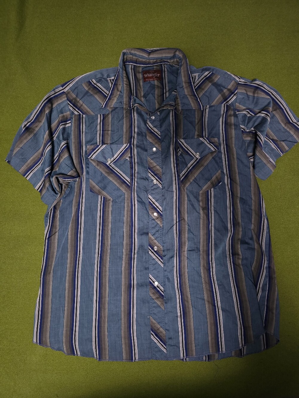 Vintage Wrangler Blue and Gray Striped Short-Sleeve Western Shirt